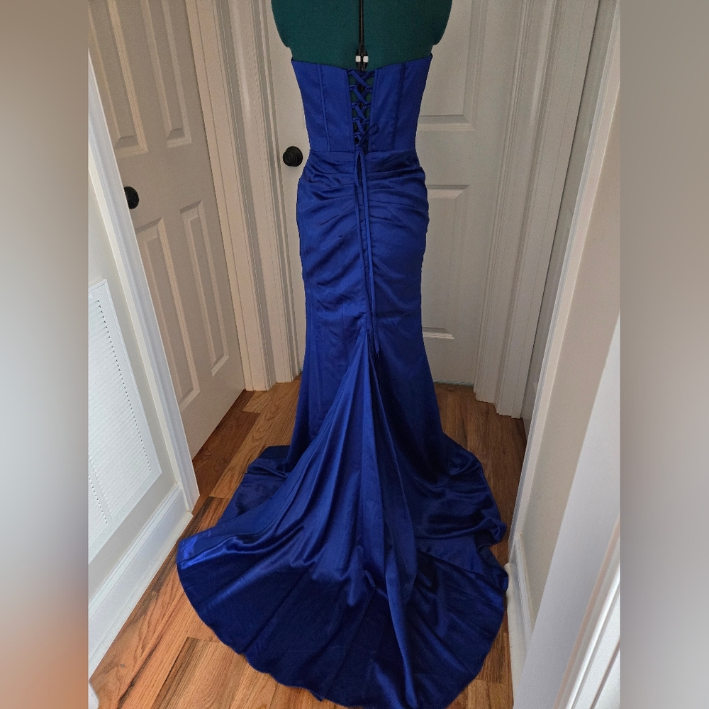 Elegant Blue Strapless Evening Gown - Picture 2 of 7